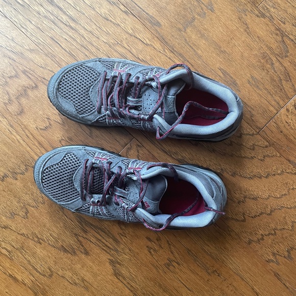 Hiking shoes - Picture 2 of 4